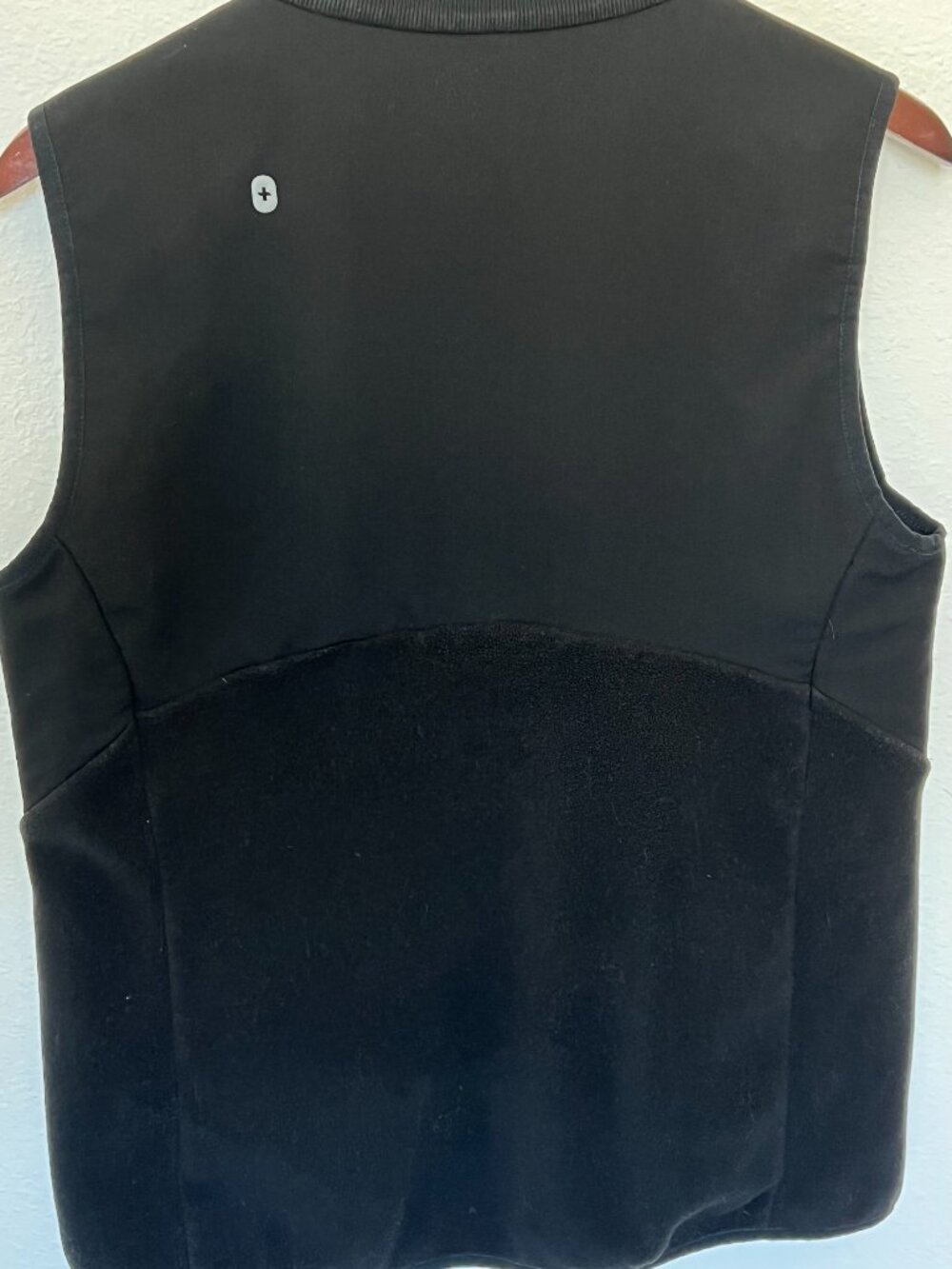 FIGS Black On Shift Fleece Vest Size Medium - Picture 6 of 9